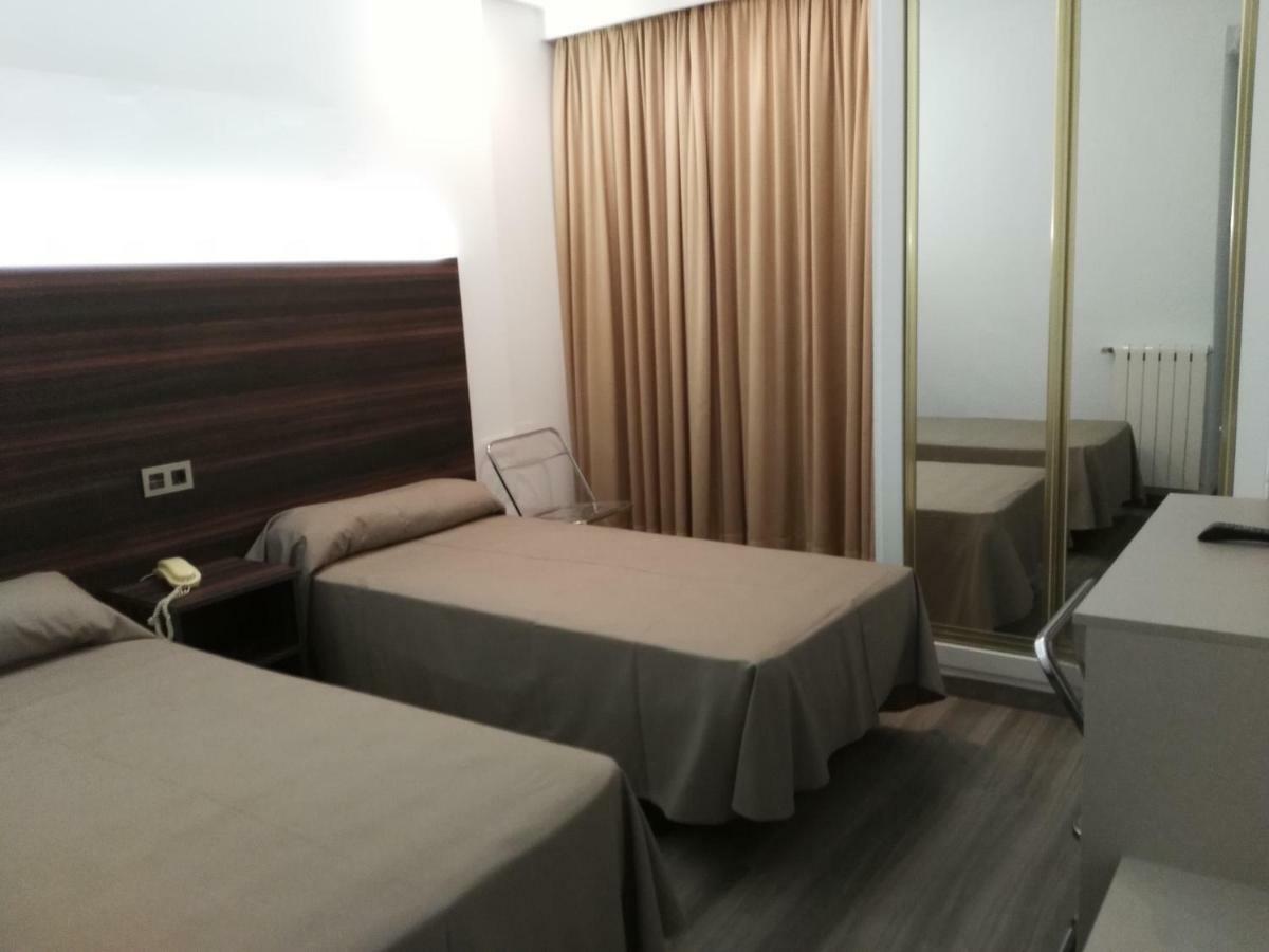 Hotel Ribera 圣地亚哥德拉里贝拉 外观 照片